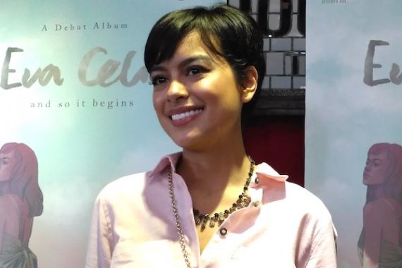 Eva Celia Ketagihan Bermain Film Komedi - JPNN.COM
