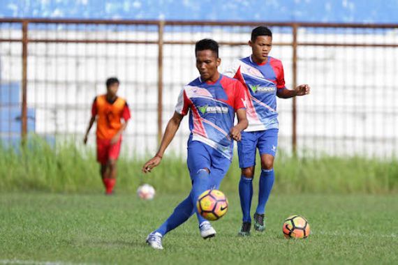 Duetkan Bryan-Robi Meredam Keagresifan Gelandang Persib - JPNN.COM