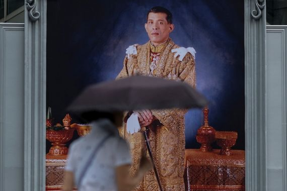Aktivis Thailand Diadili Gara-gara Unggah Profil Raja - JPNN.COM