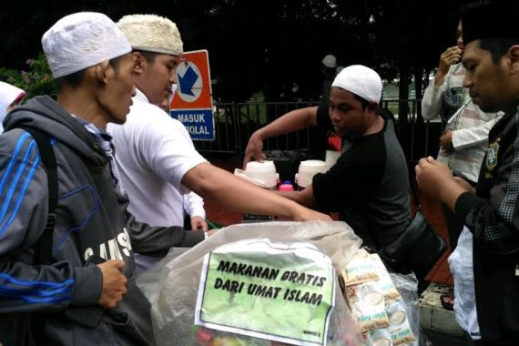 Penjual Starling: Ada Orang Kasih Duit Gopek - JPNN.COM