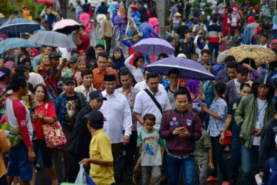 Masa Tenang, Anies Jalan-Jalan di Kota Tua - JPNN.COM