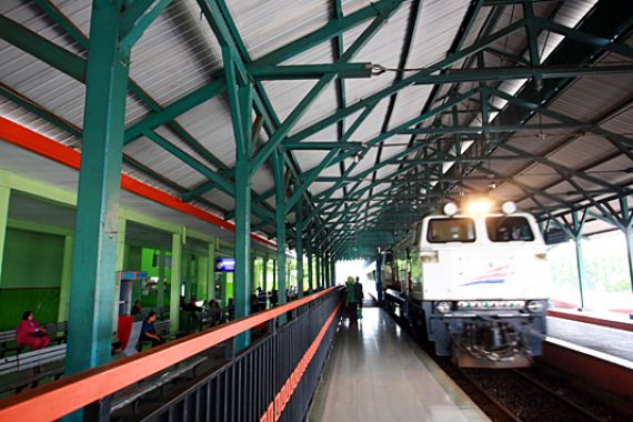 Kereta Semi Cepat Jakarta-Surabaya Bakal Dibangun Jalur Baru? - JPNN.COM
