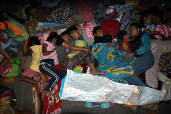 100 Gempa Susulan Mengguncang, Pengungsi Tegang - JPNN.COM