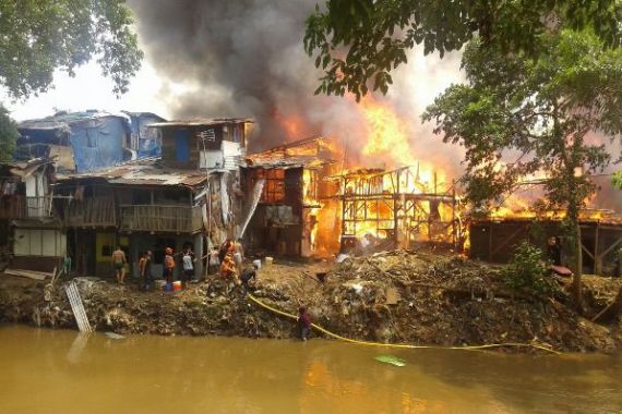 Ulil Amri Tega Bakar Rumah Kakak Sendiri - JPNN.COM