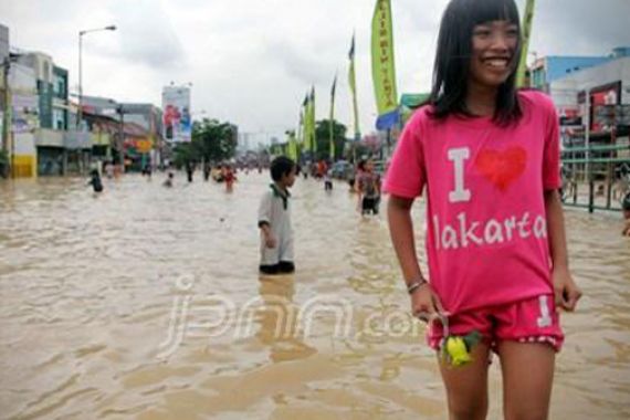Hujan Deras Selasa Sore, Empat RT dan Tujuh Jalan di Jakarta Banjir - JPNN.COM