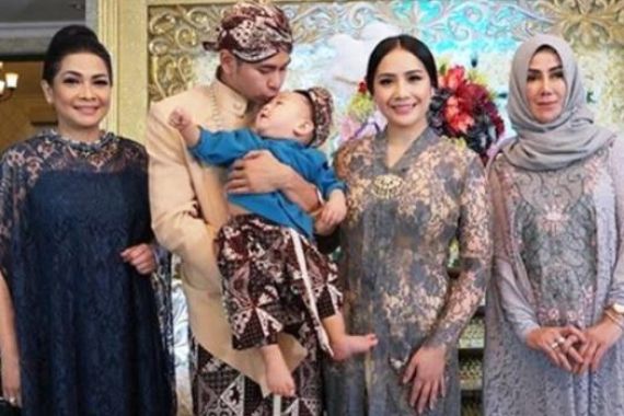Raffi Ahmad dan Nagita Slavina Rayakan 6 Tahun Pernikahan, Begini Doa Rieta Amalia - JPNN.COM