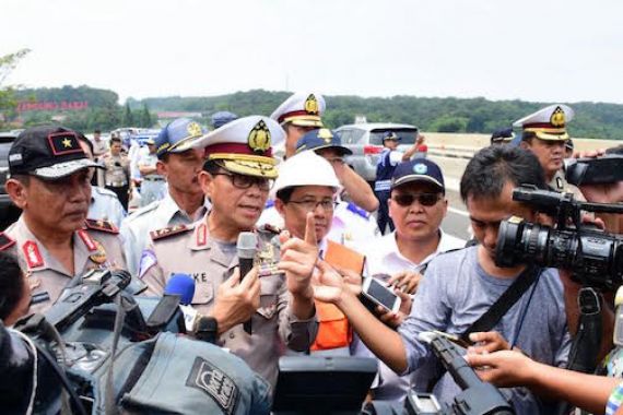 Amannn..Bus Diperbolehkan Melintas di Jembatan Cisomang - JPNN.COM