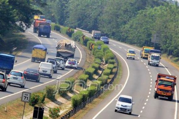 BPTJ Bakal Batasi Jam Lintas Truk di Tol Jakarta-Cikampek - JPNN.COM