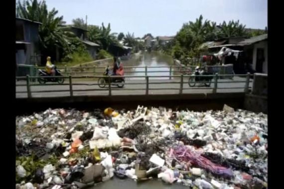 Sungai Bekasi Tercemar Limbah Beracun - JPNN.COM