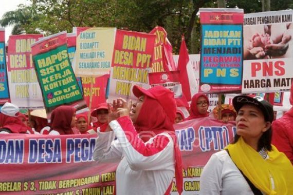 Keppres Pengangkatan CPNS Bidan Desa PTT Sudah di Setneg - JPNN.COM