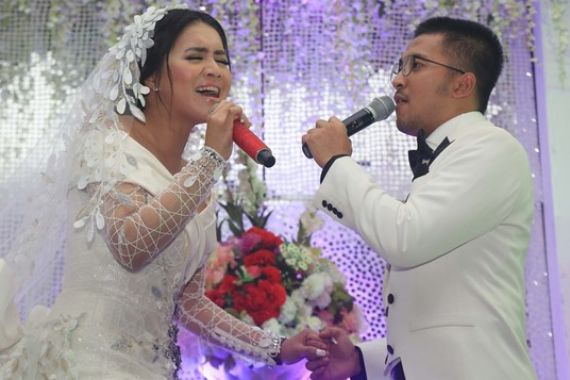 Soal Pernikahan, Denada: Gak Mungkin Ngumpet-ngumpet - JPNN.COM