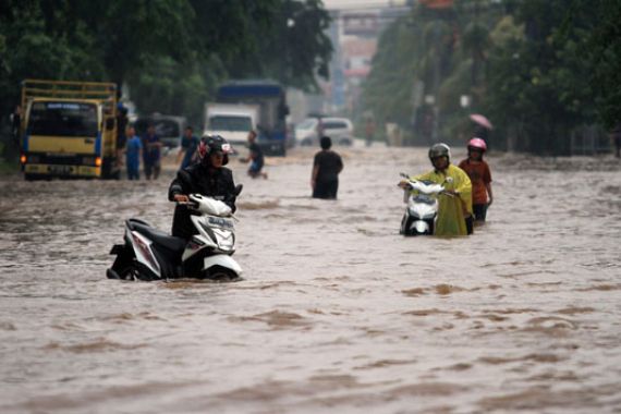 Sungai Ngison Meluap, Rumah dan Sawah Terendam Banjir - JPNN.COM
