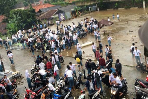 Rumah Mantan Menteri Ikut Terendam Banjir - JPNN.COM