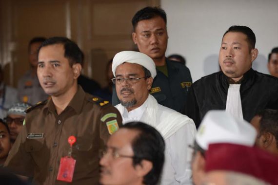 Usai Sidang, Rizieq Salaman dengan Hakim, sama Ahok? - JPNN.COM