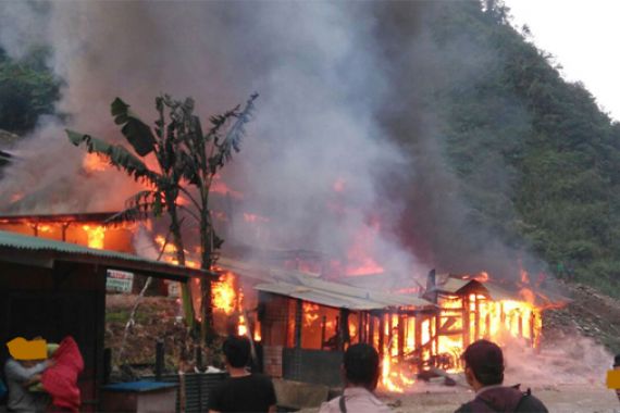 Dituding Pelihara Begu Ganjang, Rumah Pasutri Dibakar - JPNN.COM