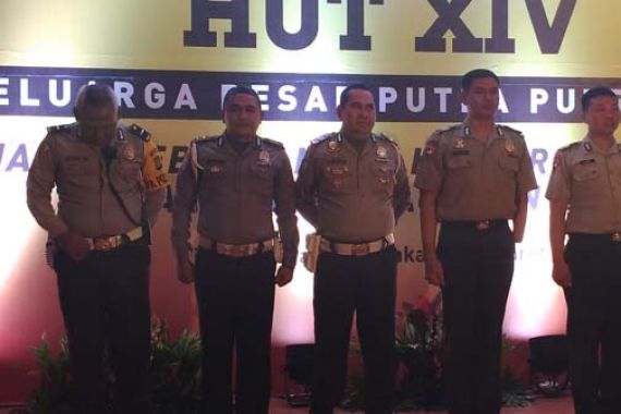 Selamat! Lima Polisi Heroik Ini Dapat Penghargaan - JPNN.COM