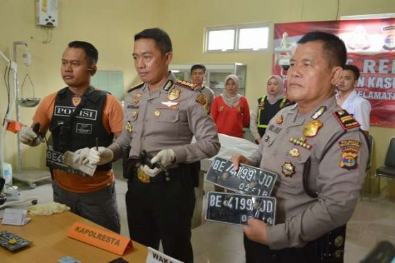 Dor, Dor, Polisi Tembak Mati Begal Berpistol di Lampung - JPNN.COM