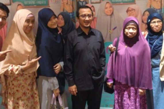 Ustaz Yusuf Mansur Menangis, Beber Kedekatannya dengan Ibunda Jokowi - JPNN.COM