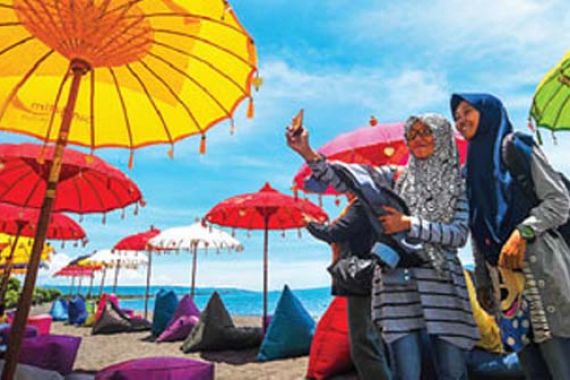 Yuk ke Pantai Syariah, Hanya Perempuan Boleh Masuk - JPNN.COM