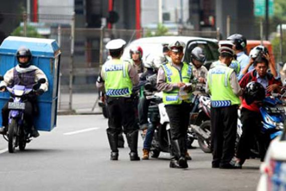 'Ampun Pak Polisi Uang Kami Habis', SIM Pengemudi Ini Mati Lima Tahun - JPNN.COM