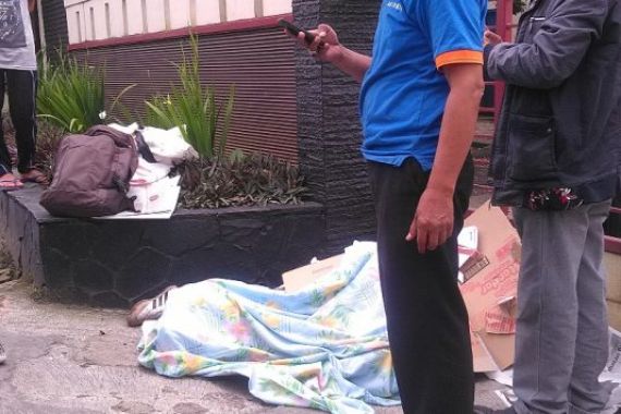 PNS DPR Tergeletak Tewas di Pinggir Jalan Dramaga Bogor - JPNN.COM