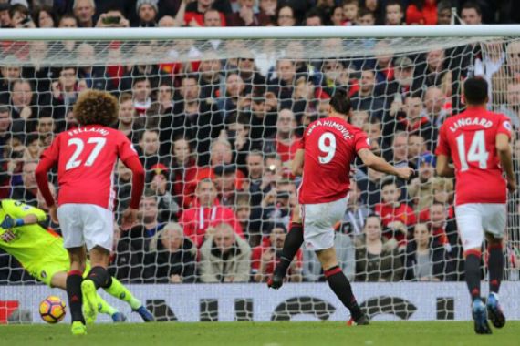 Ibra Gagal Penalti, MU Ditahan 10 Pemain Bournemouth - JPNN.COM