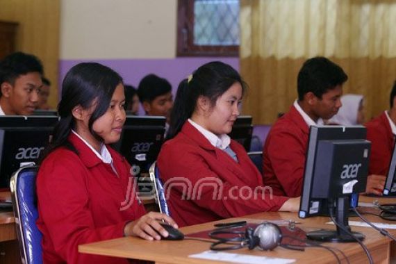 PJJ Memakan Korban: Laptop Rusak, Siswa SMA Tak Naik Kelas - JPNN.COM