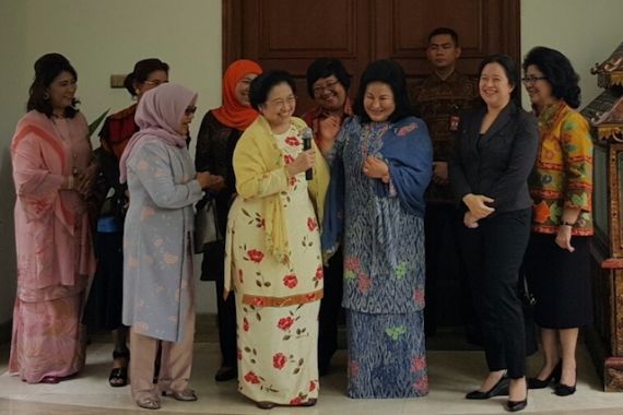 Istri PM Malaysia Ajak Bu Mega Berkongsi Atasi KDRT - JPNN.COM