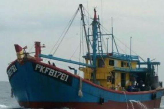 Koarmabar Tangkap Dua Kapal Ikan Asal Malaysia - JPNN.COM