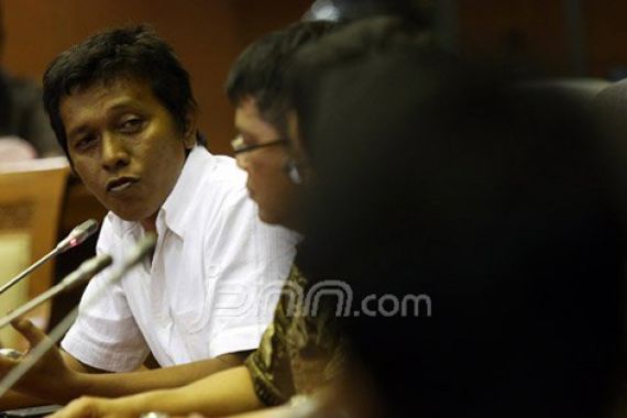 Beredar Surat Minta Jokowi Angkat Adian Napitupulu jadi Menteri - JPNN.COM