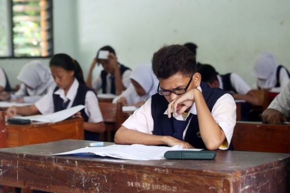 Hari ini Sebanyak 30.367 Siswa SMP di Bekasi Ikut UN - JPNN.COM