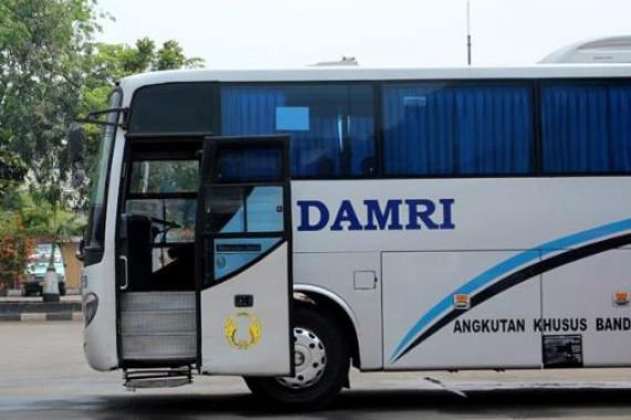 Layanan Bus Damri dari dan ke Bandara Soekarno Hatta Kembali Normal - JPNN.COM