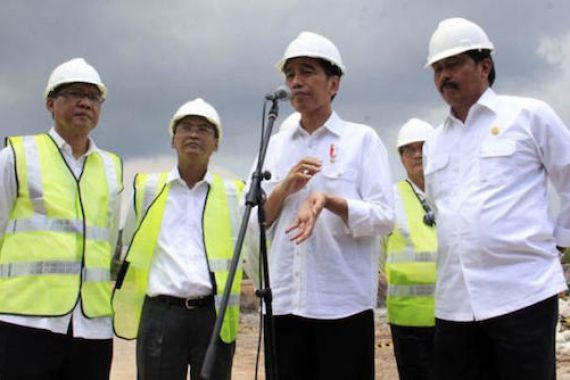 Jokowi Ingatkan Penerima KIP: Jangan Dibelikan Rokok - JPNN.COM
