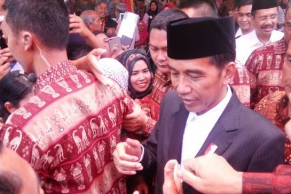 Jalan di Madina Jelek Jokowi Sentil Gubernur dan Bupati - JPNN.COM