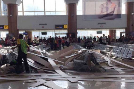 Plafon Bandara Supadio Ambruk Lagi, BPK Diminta Turun… - JPNN.COM