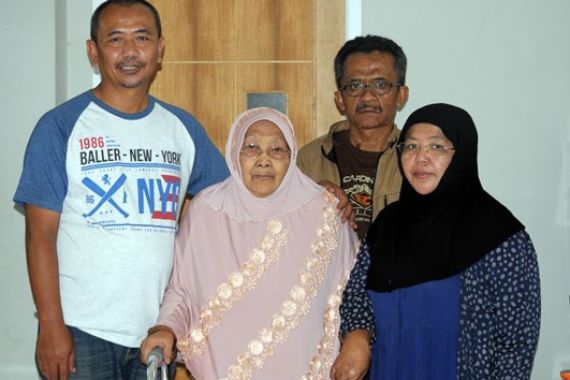Digugat Anak Kandung Rp 1,8 M, Siti Rokayah Tetap Tabah - JPNN.COM