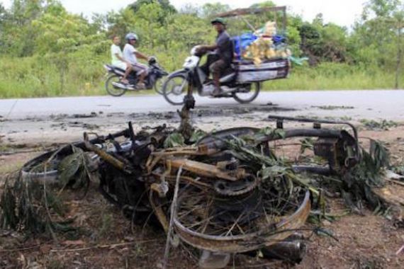 Geng Motor Bentrok, Satu Unit Sepeda Motor Dibakar - JPNN.COM