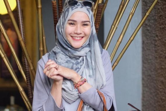 Zaskia Adya Mecca Puasa Pertama di Yogyakarta - JPNN.COM