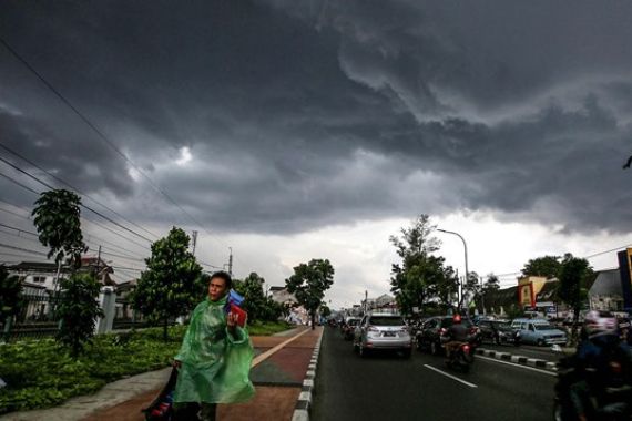 Awas! Ada Hujan Lebat Disertai Petir dan Angin selama 5 Hari - JPNN.COM