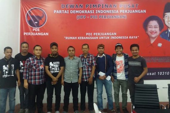 Sambangi Kantor PDIP, Aktivis Tuntut Lebu Raya - JPNN.COM