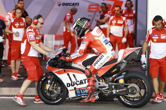 Sampai Kapan Lorenzo Butuh Waktu Adaptasi di Ducati? - JPNN.COM