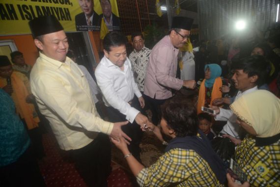 Djarot Salami Ustaz dan Marbot Masjid yang Diumrahkan - JPNN.COM