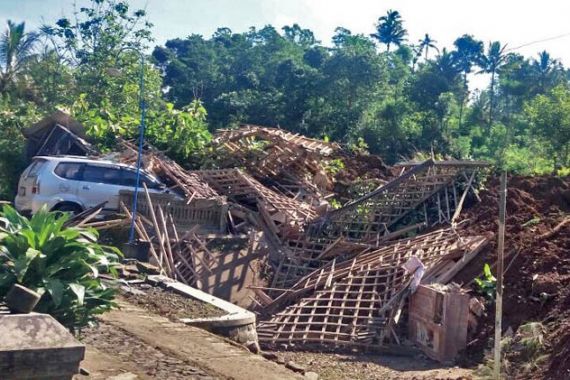 Masyaallah...Sebelas Orang Tertimbun di Ponorogo - JPNN.COM