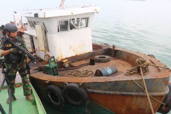 Angkut BBM Selundupan, Tugboat Tanpa Nama Ditangkap - JPNN.COM