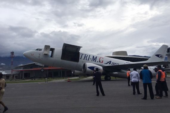 Tuh Lihat..Ada Boeing Jumping di Bandara Wamena - JPNN.COM