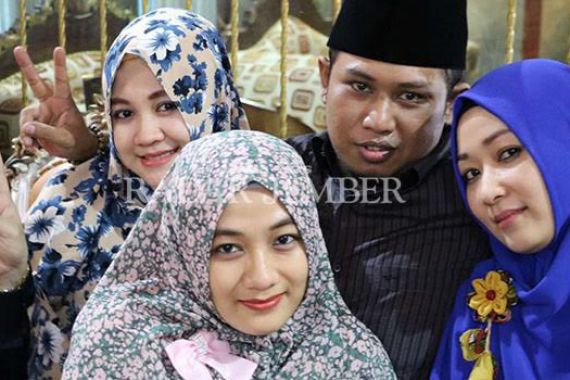 Berapa Harta Kekayaan Lora Fadil, Anggota DPR yang Bawa Tiga Istrinya ke Pelantikan? - JPNN.COM