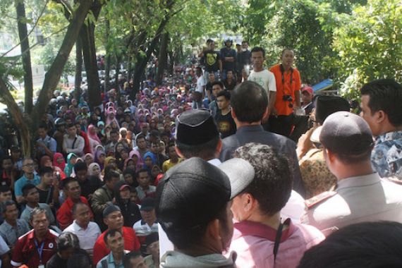 Ribuan Warga dari 6 Kelurahan Demo PN Padang - JPNN.COM