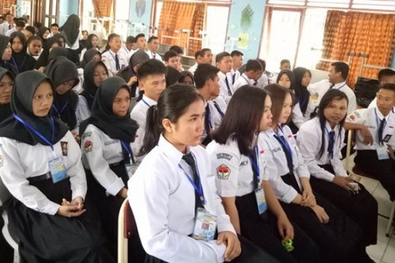 Bangku Kosong Akibat Pelajar Malas Lanjut Sekolah ke SMA - JPNN.COM