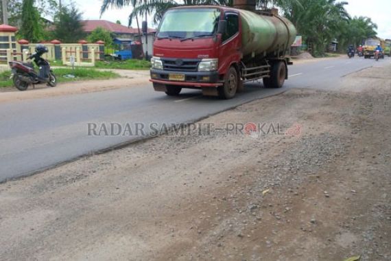 Jangan Lewat Jalan Ini, Rawan Kecelakaan - JPNN.COM