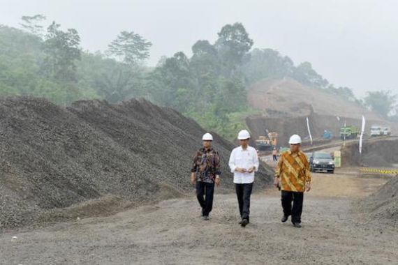 Jokowi: Tol Bawen - Salatiga Mulai Tahap Konstruksi - JPNN.COM